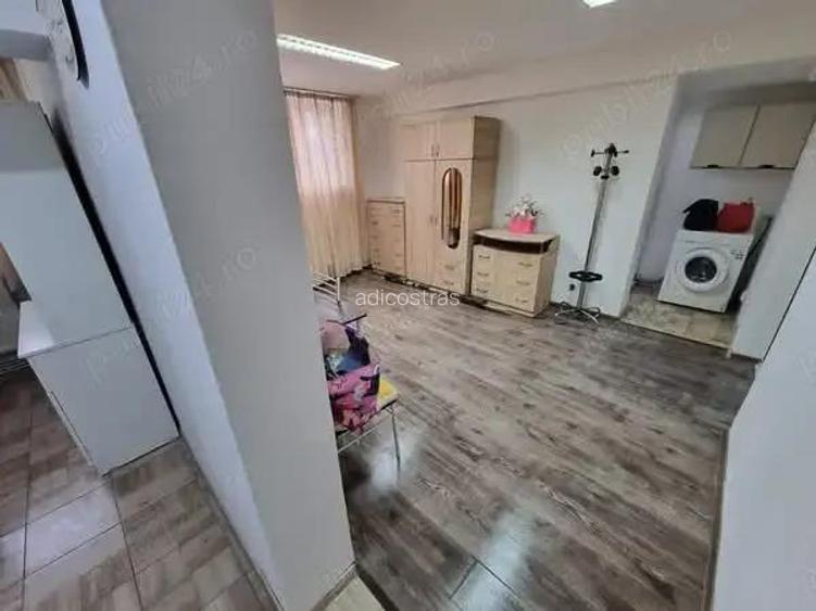 A 34 Proprietarul vinde apart 2 cam demisol strada George Bacovia mobilat ,utilat ,cu centrala ,,