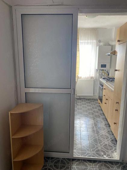 Inchiriez apartament doua camere zona garii - 2