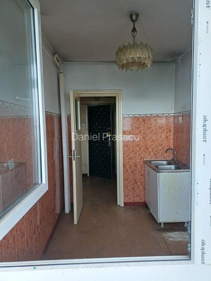 Ap. 2 camere, semidecomandat, 56 mp, Giulesti – Stadion Rapid, bloc reabilitat t Ap. 2 camere, semidecomandat, 56 mp, Giulesti – Stadion Rapid, bloc reabilitat t