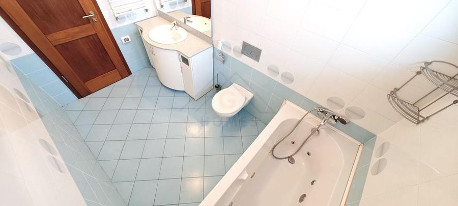 Casa mare. Posibil si clinica, camin batrani, invatamant, sediu firma. - 26