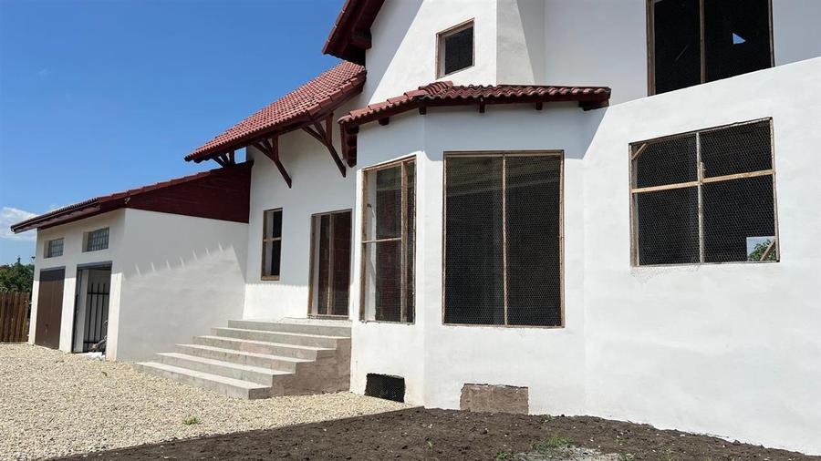 Vila la rosu intr o zona rezidentiala exclusivista Halchiu - 20