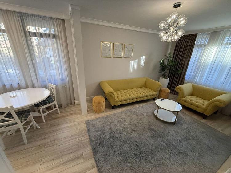 Ofer spre inchiriere Apartament 3 Camere zona liceului Economic - 1