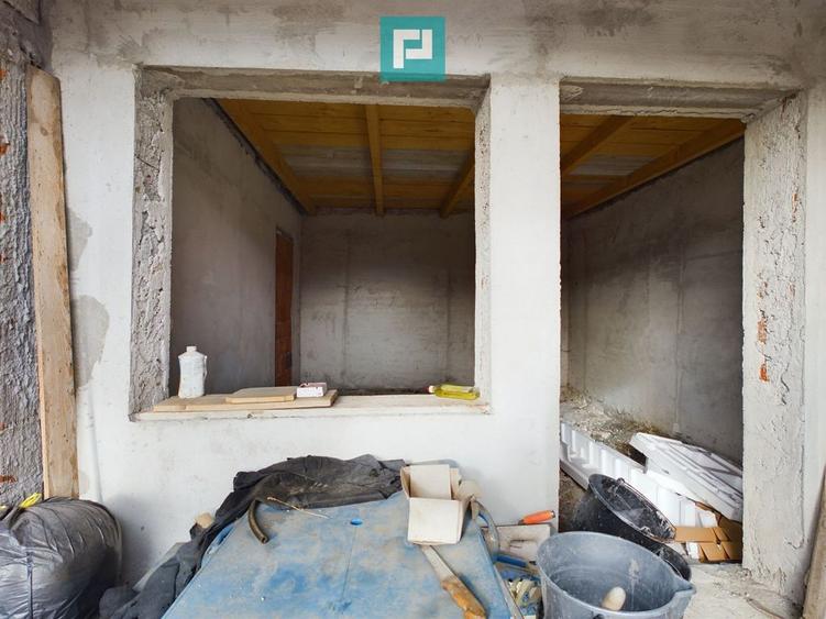 Casa cu 4 camere + anexe in ?ofronea - 12