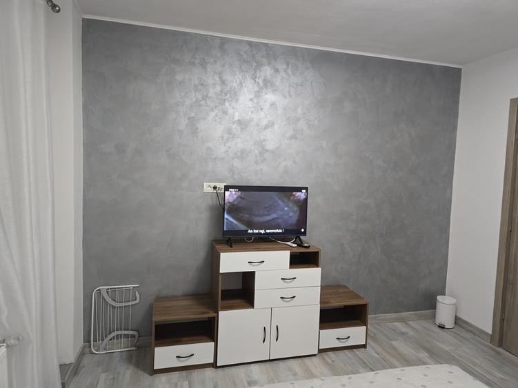 Apartament cu 2 camere semidecomandat în Crângași