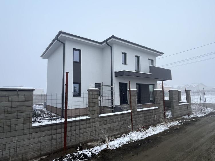 Sacalaz individuala P+E,Terasa,balcon,2 bai,5 camere,2 F.s - 4