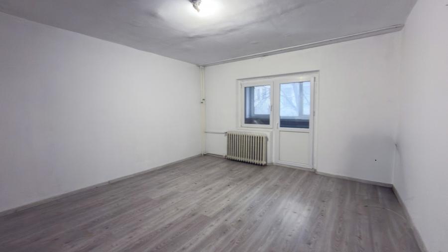 Unirii Garsoniera 36mp - Etaj 1, Renovare Totala Necesara - 1