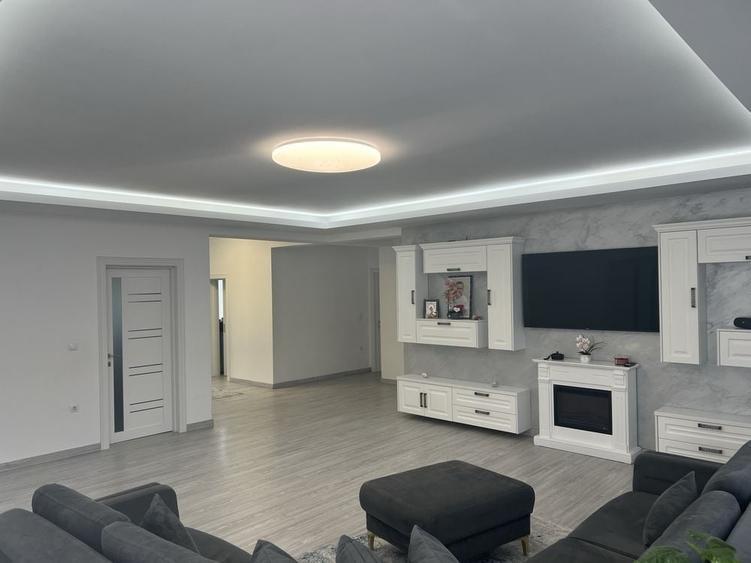 Casă cu 4 camere în Răchiți