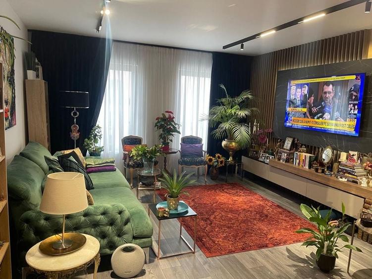 Apartament cu 3 camere decomandat în Sud