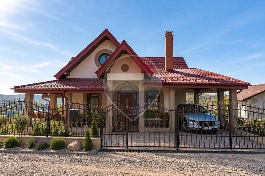 Casă cu 9 camere cu Teren 1025 Mp în Filiași