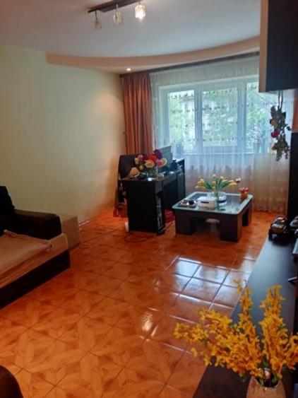 Bd. Basarabia - 3 cam, suprf. 69 mp, decom, mob/util,bloc reabilitat - 4