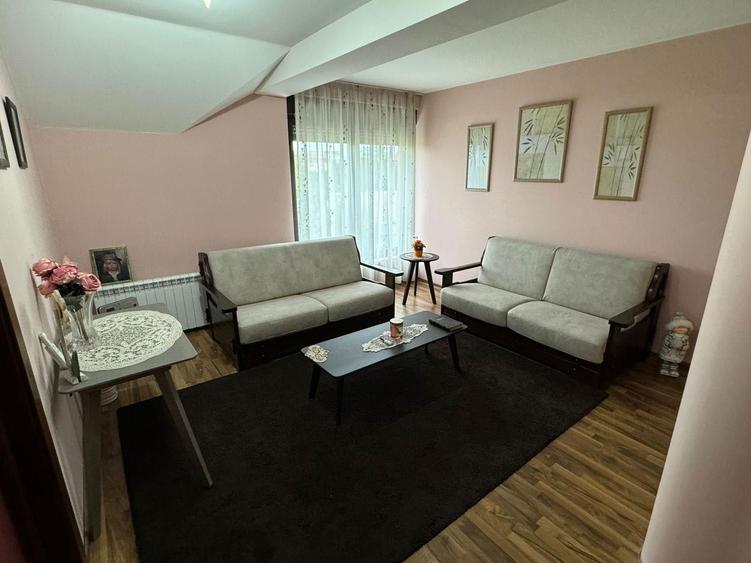 Vand casa ,in zona 14 Mai - 7