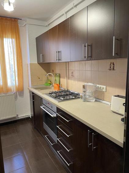 Inchiriez apartament 3 camere Circumvala?iunii - 1