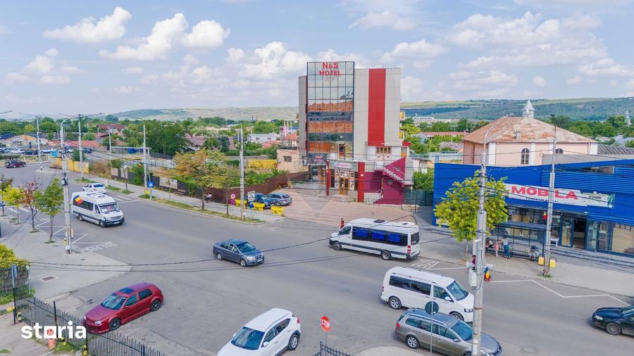 Spațiu comercial, de 1,855 mp, în Central