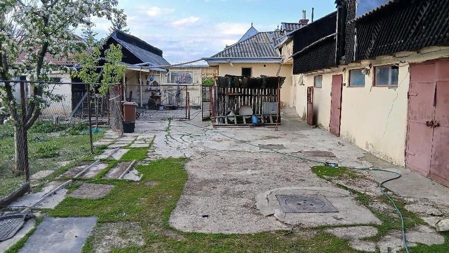 Vand casa plus anexe. - 1