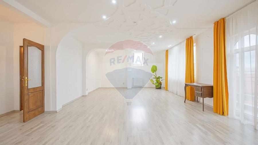 CENTRAL - Vila  DE INCHIRIAT  - pretabila diverse businessuri - 16