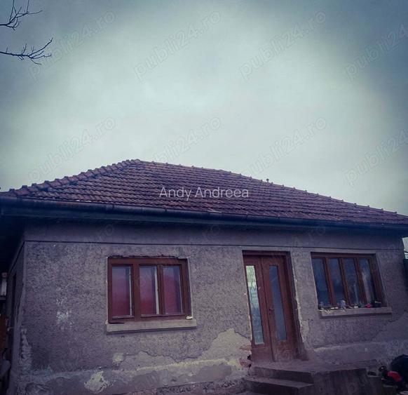 Casa de vanzare in centrul comunei