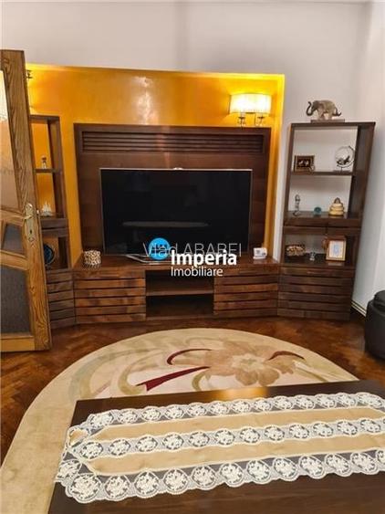 Apartament cu 3 camere decomandat în Podu Roș