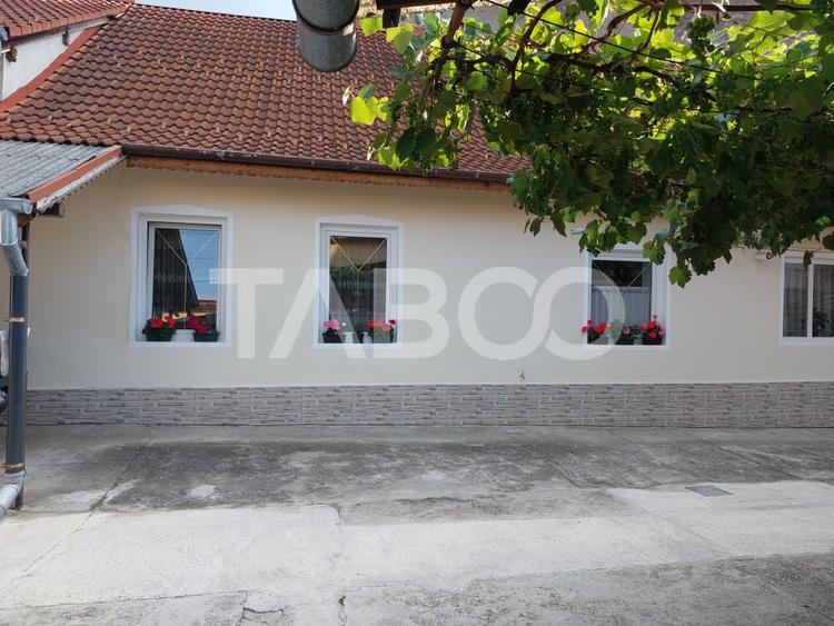 Casa 109 mp 4 camere pivnita terasa loc parcare curte comuna Cisnadie - 1