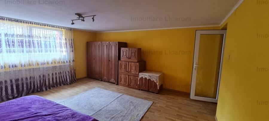 Casa individuala cu 2 apartamente, 6 camere,teren 403 mp,ASTRA. - 11