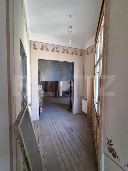 Spa?iu comercial 200 mp + acces pod 200 mp, 3 balcoane, langa Pia?a Sfatului - 7