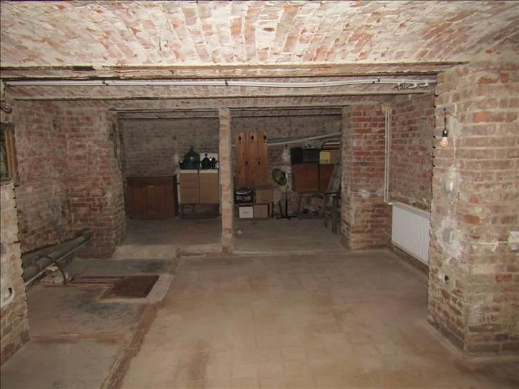 Casa singur in curte, central,  zona Stefan Cel Mare - 16