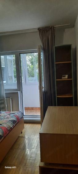 Apartament cu 3 camere decomandat în Aradului
