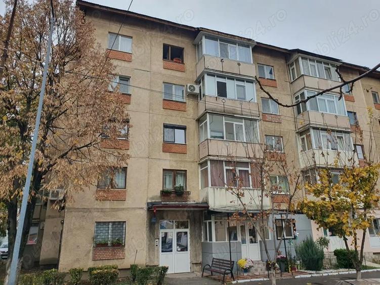 Apartament 3 camere, 2 bai, decomandat, central, langa piata Strada Popa Sapca - 2