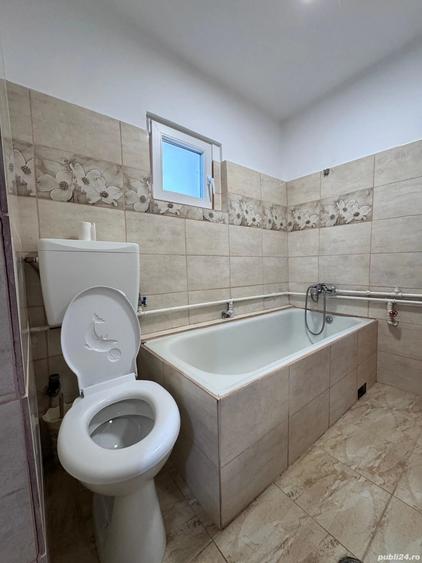 Vand casa cu teren generos (2000 mp) in Baneasa, jud. Constan?a 2 intrari separate - 4