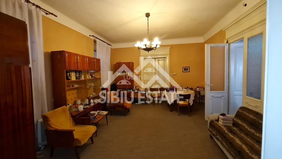 Apartament spatios la casa , 3 camere, zona Piata Cibin Apartament spatios la casa , 3 camere, zona Piata Cibin