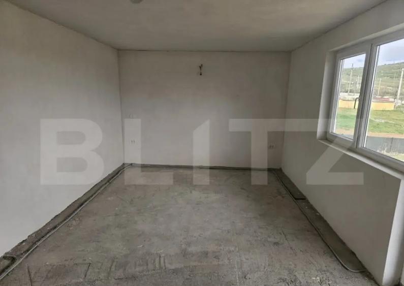 Casa la rosu/semifinisata, P+E, 139 mp utili, 523 mp teren, - 1