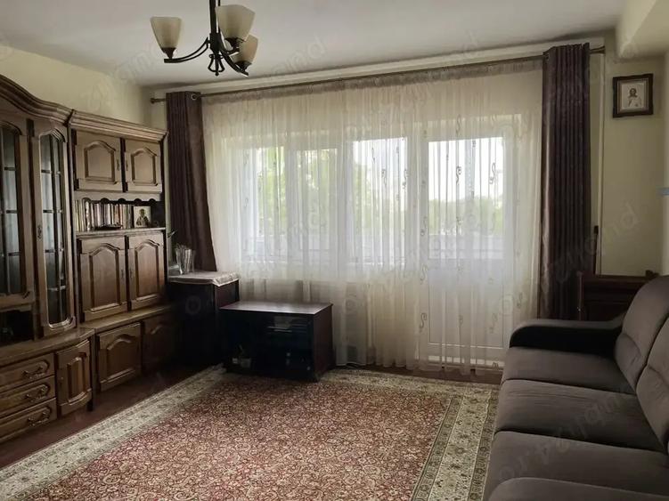 Vand Apartament 3 camere - 2