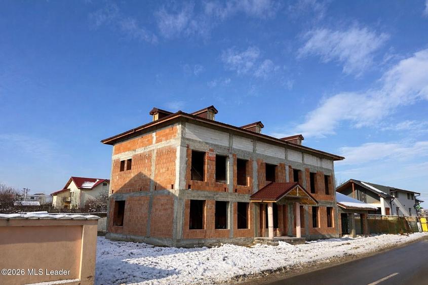 Domnesti - Vila la rosu 276 mp utili, teren 572 mp, garaj 2 locuri - 1