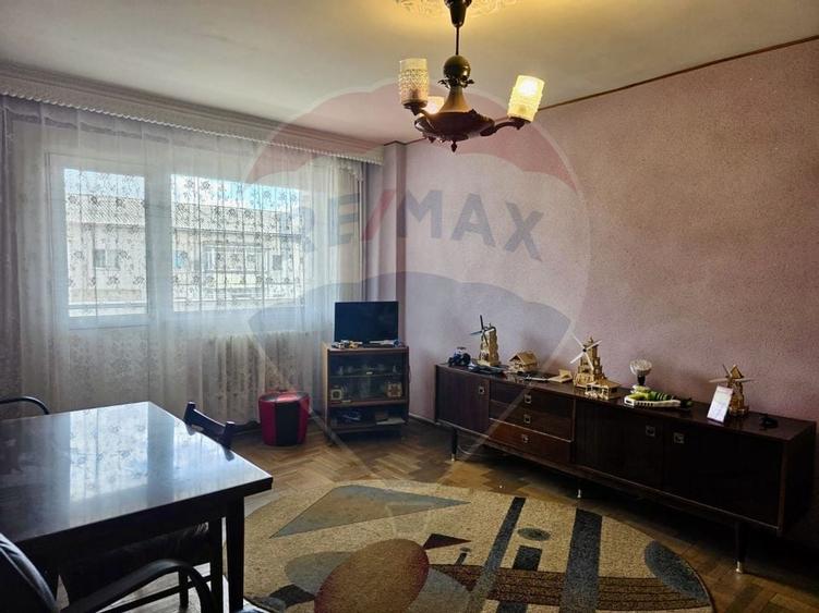 Apartament cu 3 camere decomandat de vanzare, zona Orizont - 2