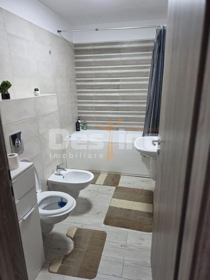 Apartament cu 2 camere decomandat, mobilat în Tractorul