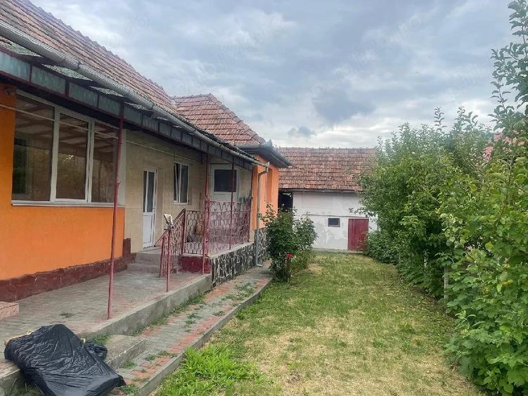 Casă cu 4 camere cu Teren 1000 Mp în Cucerdea