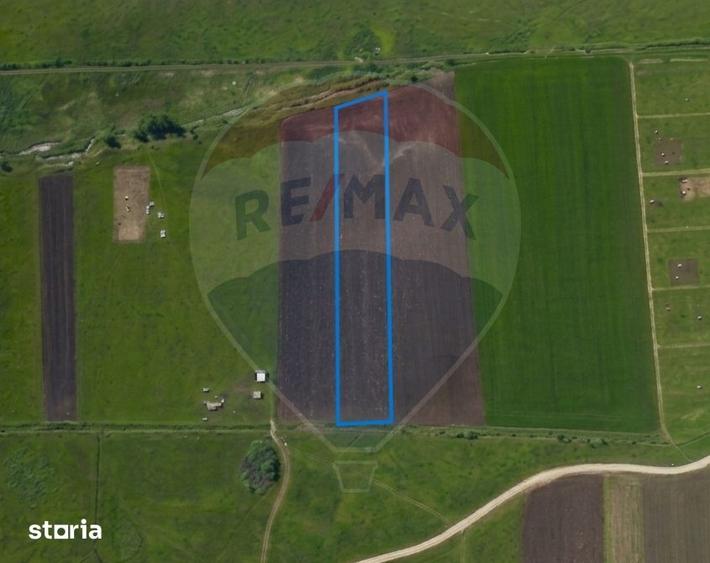 Teren de 8600 mp, în Stupini
