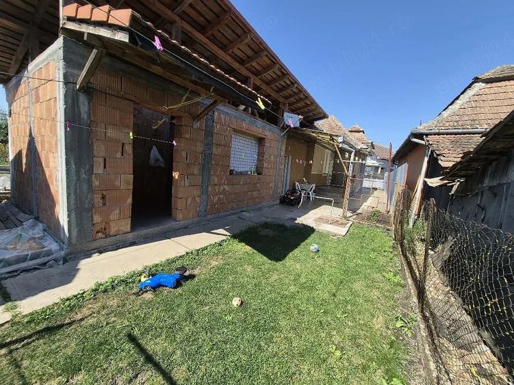 Casă cu 2 camere cu Teren 600 Mp în Central