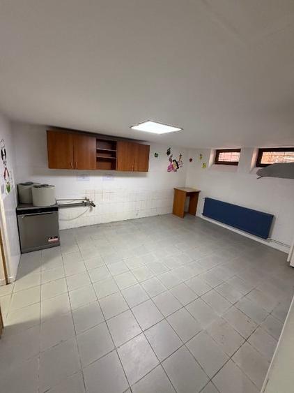 Casă individuală cu 9 camere cu Canalizare în Timpuri Noi