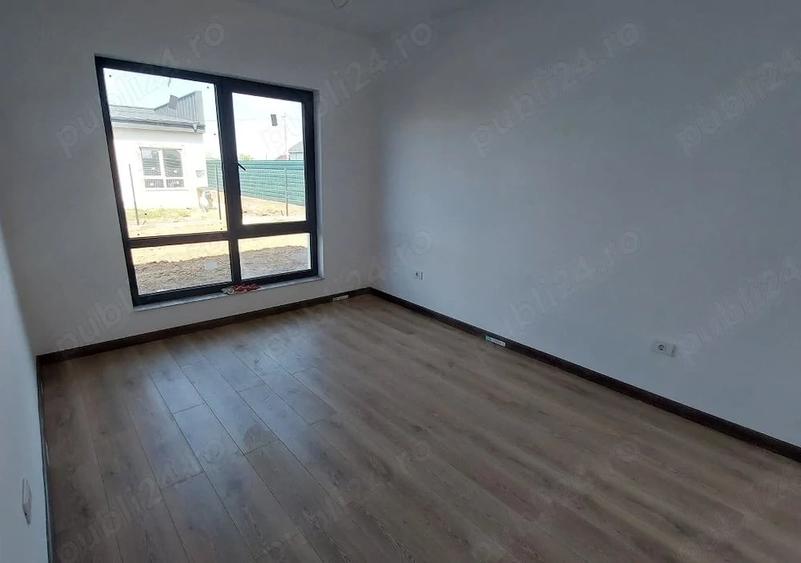 Casă cu 4 camere cu Teren 500 Mp în Central