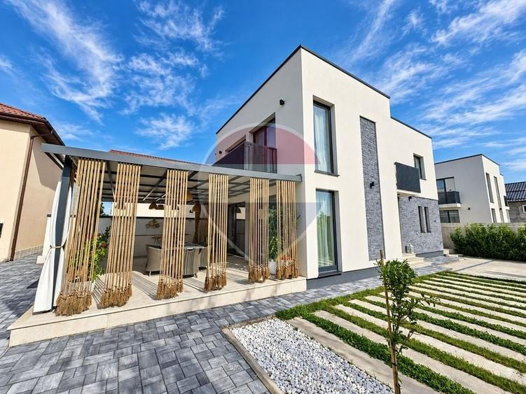 Casă individuală cu 3 camere cu Teren 355 Mp în Central