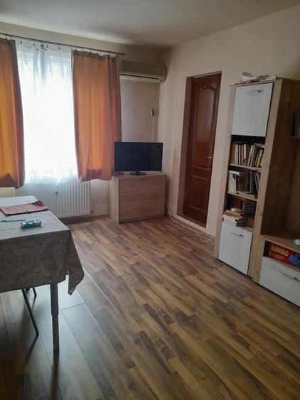 Apartament cu 3 camere decomandat în Drumul Taberei