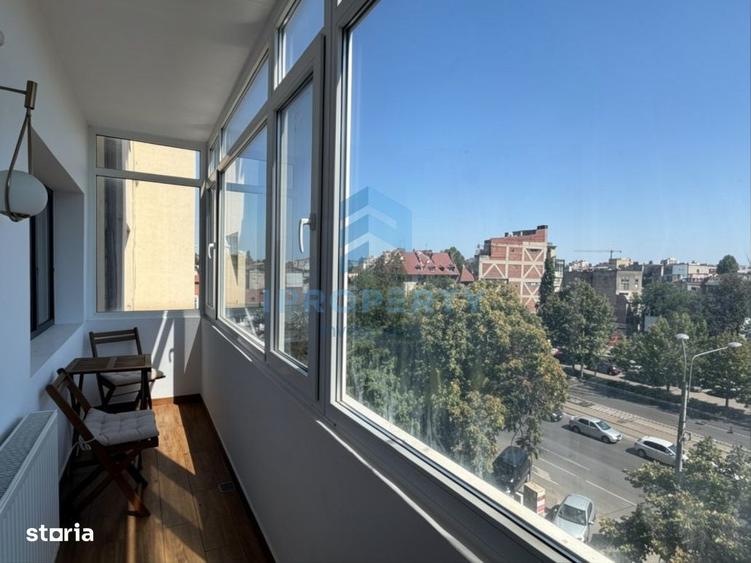 Apartament cu 3 camere semidecomandat, mobilat în Calea Călărașilor