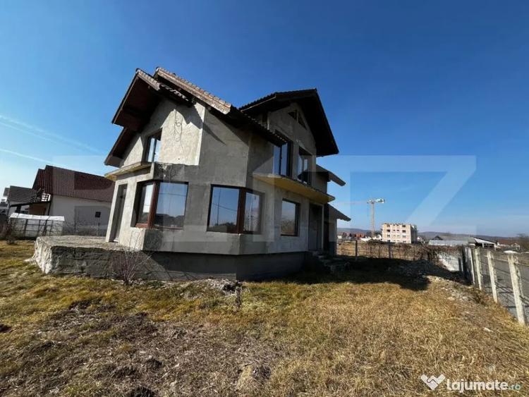 Casă cu 6 camere cu Teren 400 Mp în Beclean