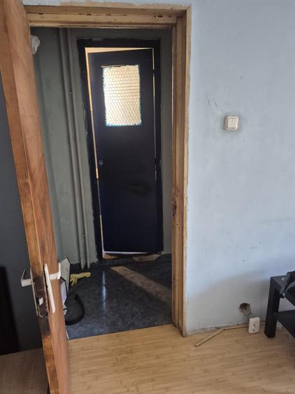 Apartament cu 3 camere semidecomandat în Crângași