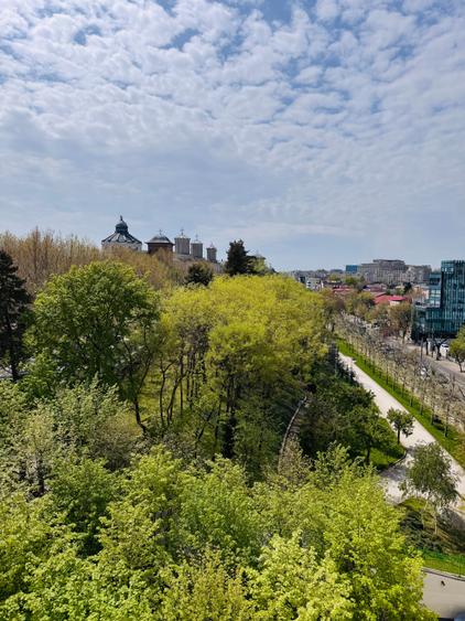 Birou, de 100 mp, în P-ța Unirii