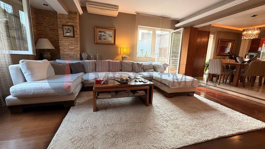 Apartament cu 5 camere decomandat, mobilat în Băneasa