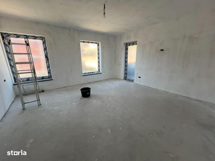 Casă cu 4 camere în Mărăcineni