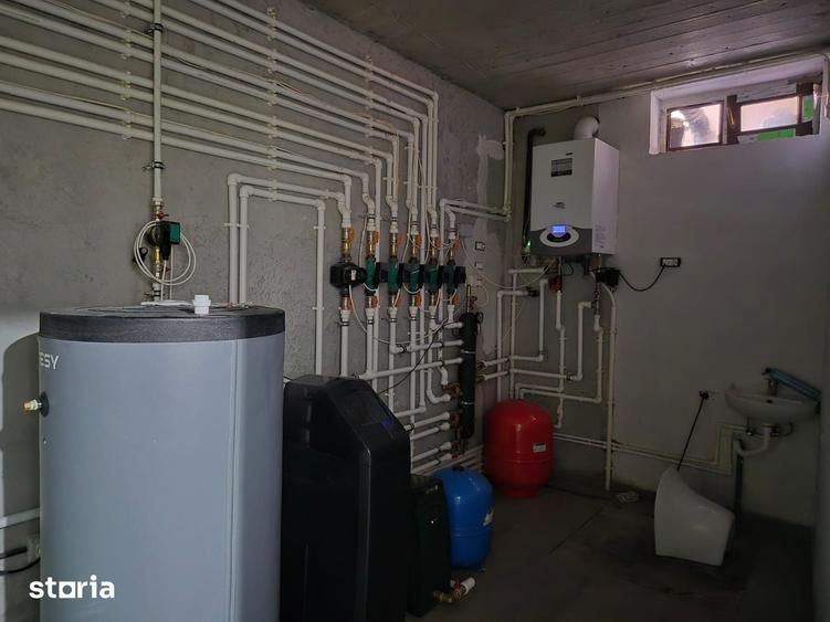 Casă cu 7 camere cu Teren 400 Mp în Central