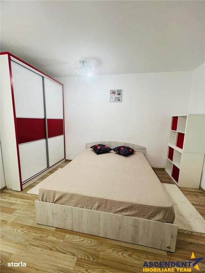 Apartament cu 3 camere, mobilat în Tractorul