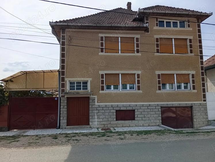 Casă cu 6 camere cu Teren 390 Mp în Central